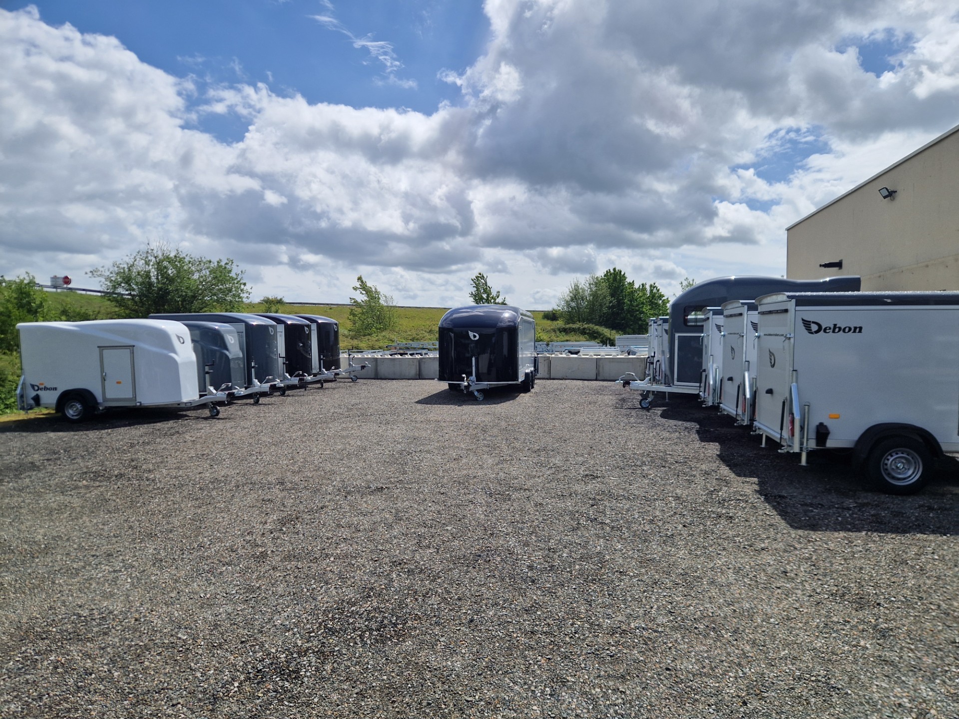Pour connaitre les conditions de déstockage, merci de nous contacter au 02 37 62 25 28 ou par mail à contact@poullard-expo.com